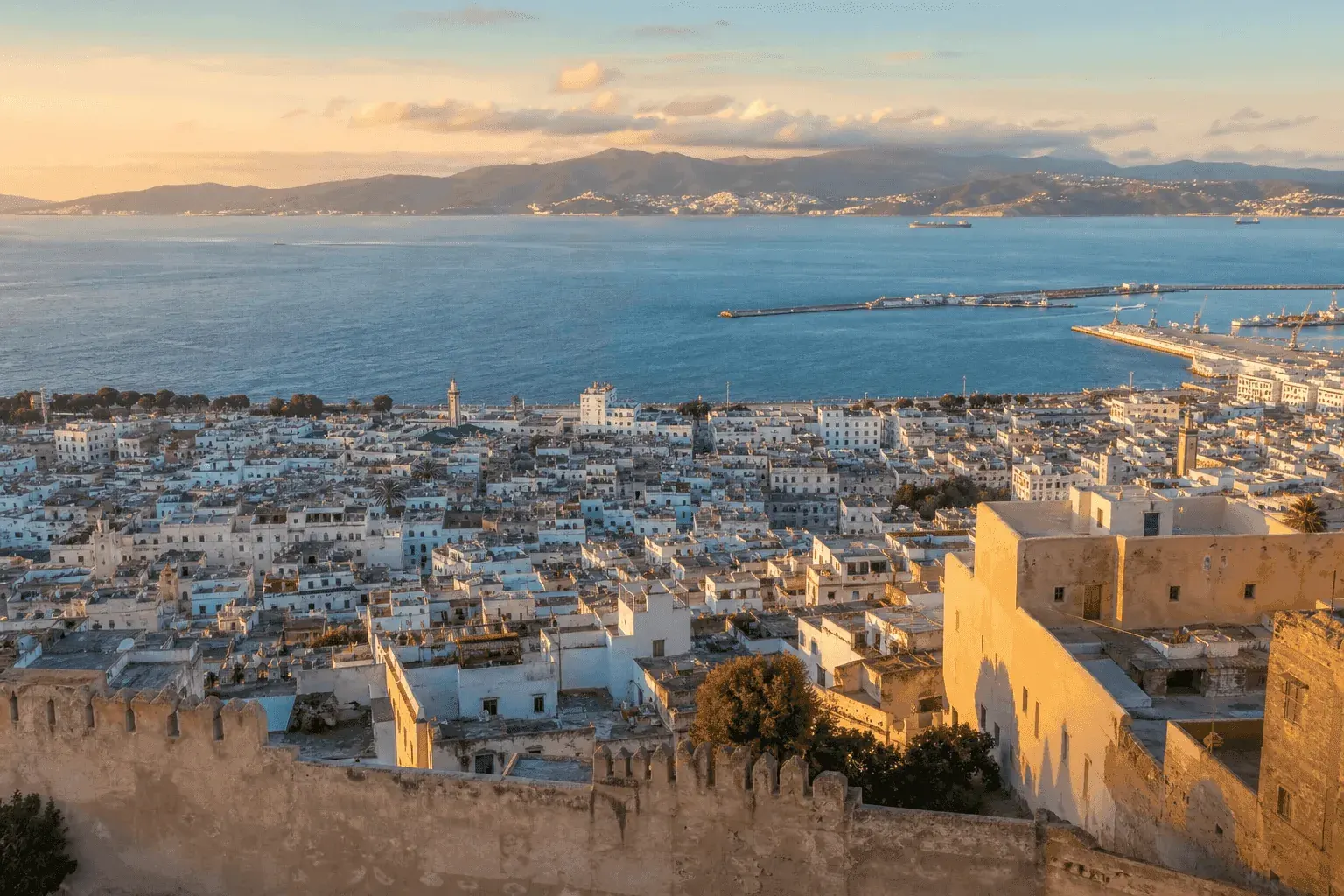 Port et médina de Tanger — IPTV MAROC